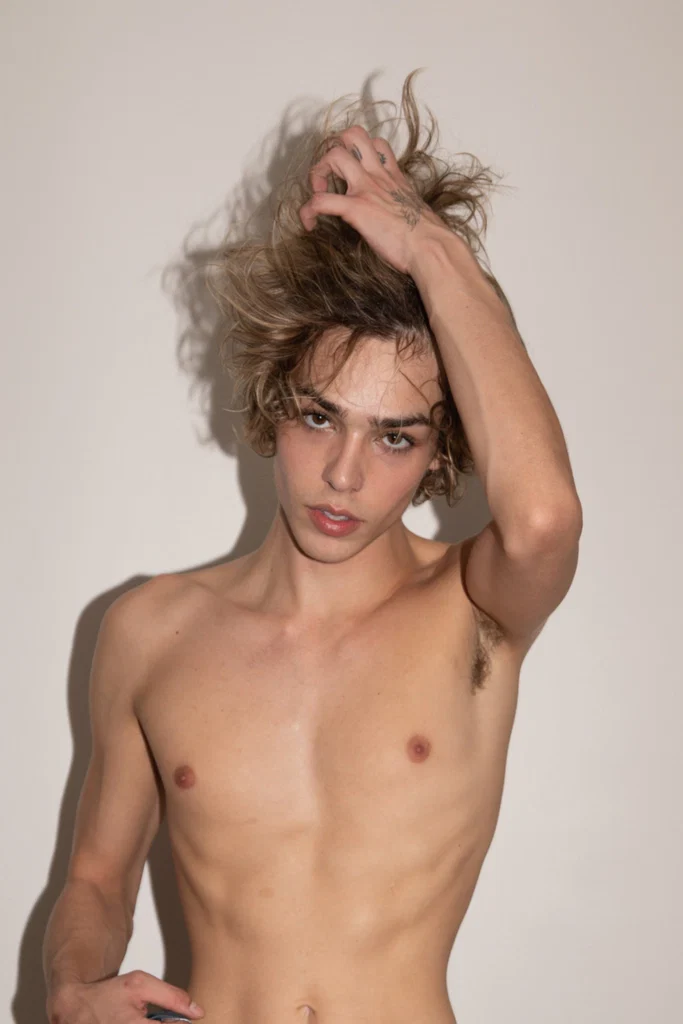 JOHNNY's avatar