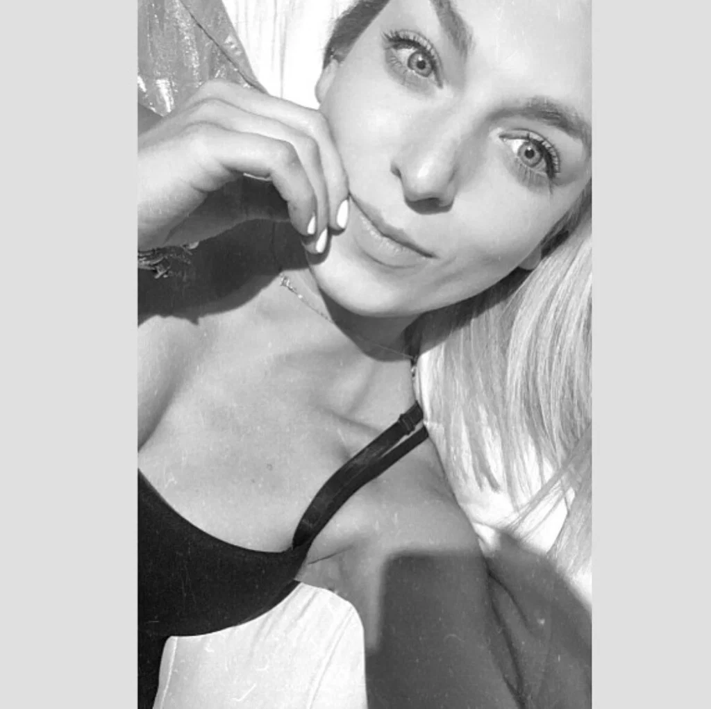 Blue eyes traveler's avatar