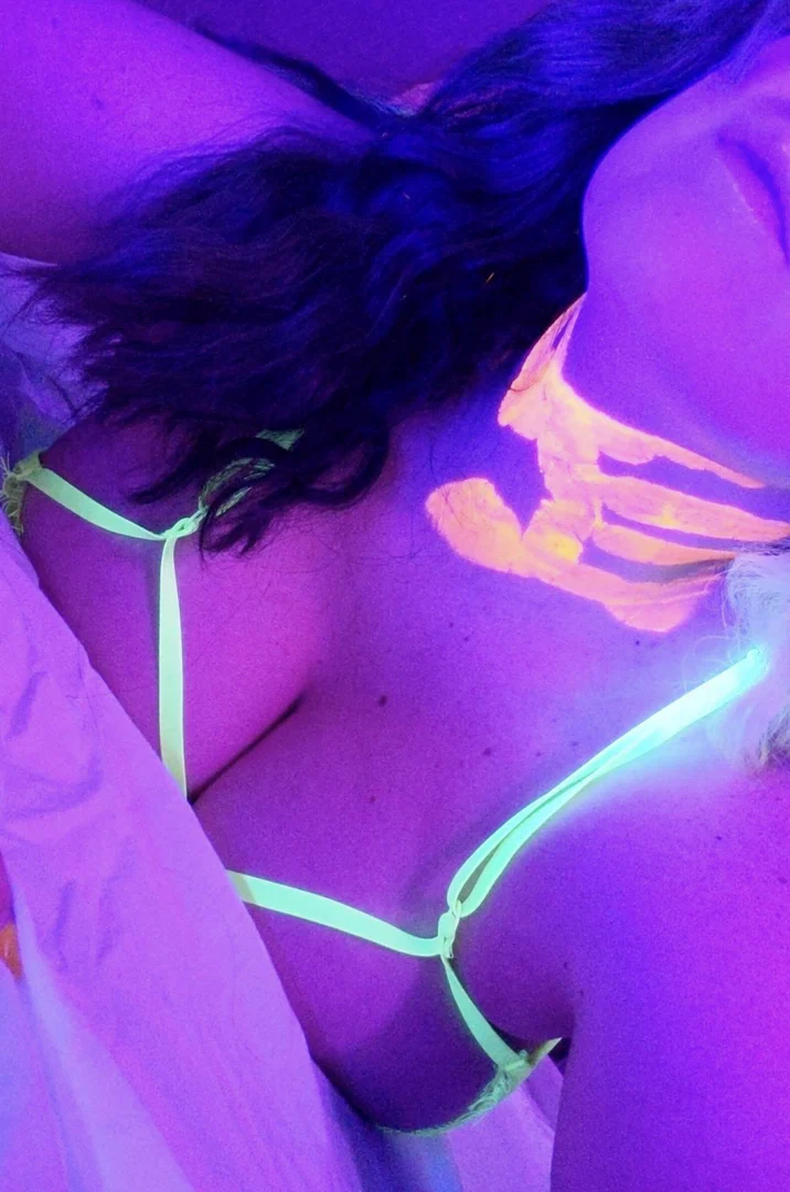 Vikksi Sixxx profile banner