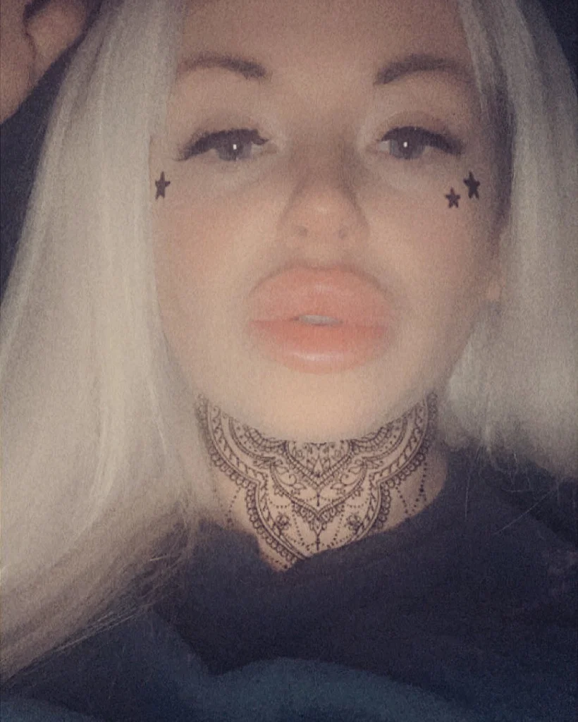 Elizabeth's avatar