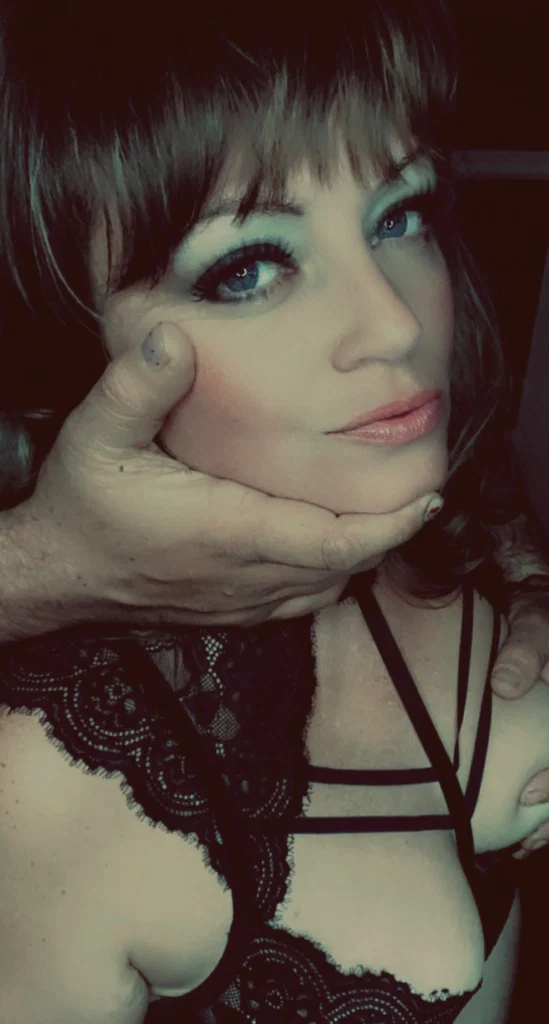 Vivian Crow VIP Lounge's avatar