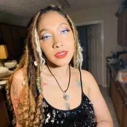 QueenHoneyToes's avatar