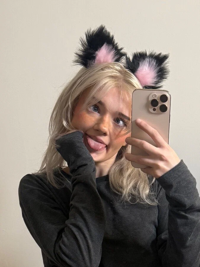 your internet gf 🥰