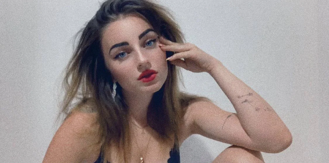 Ivona Ray profile banner