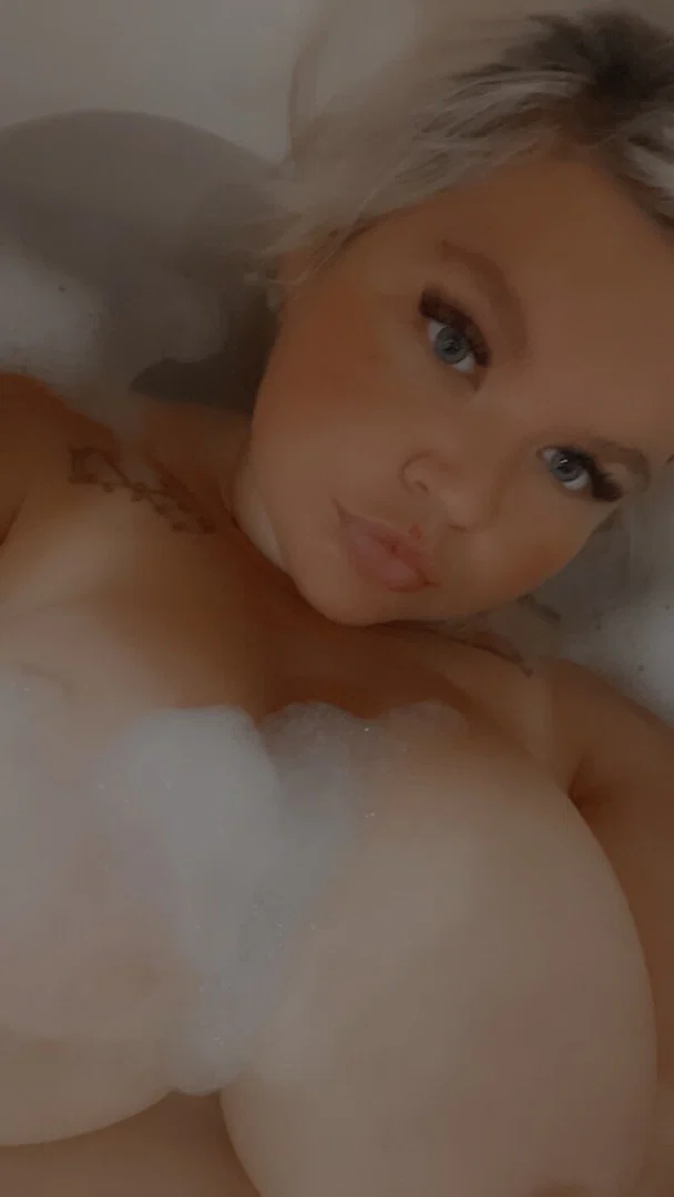 Alli Nekol profile banner