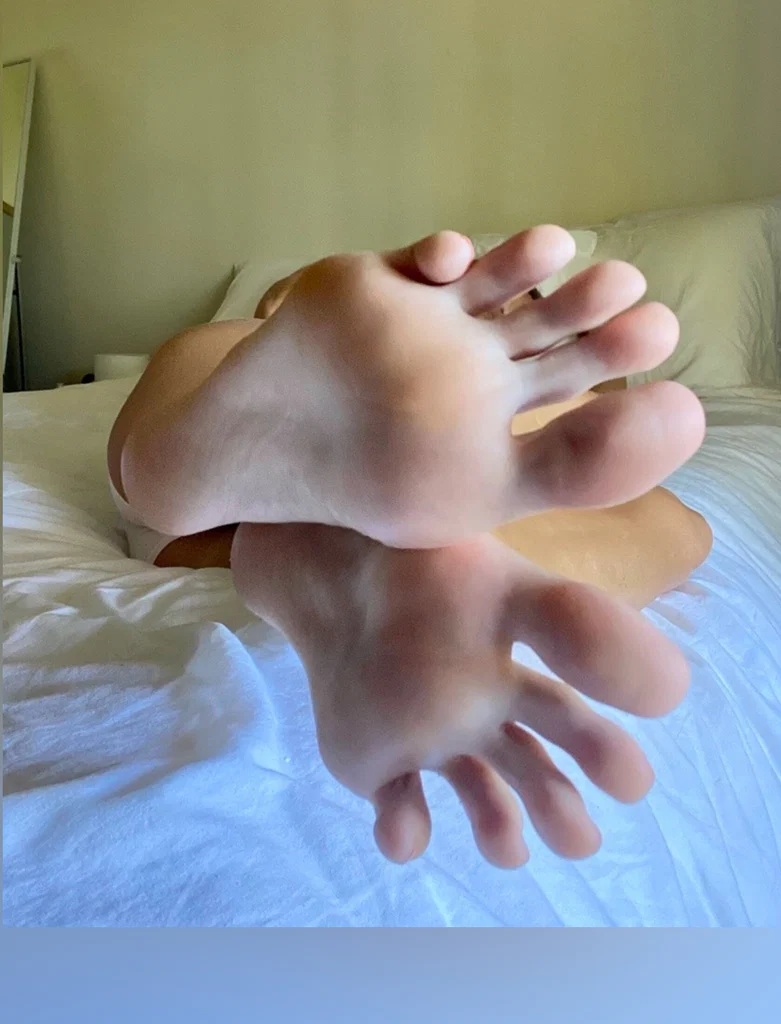 👑 Kira Sexy Feet