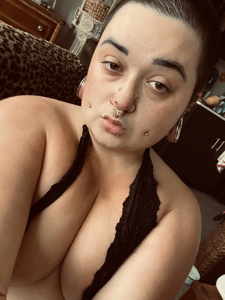 Plus sized &amp; pierced's avatar