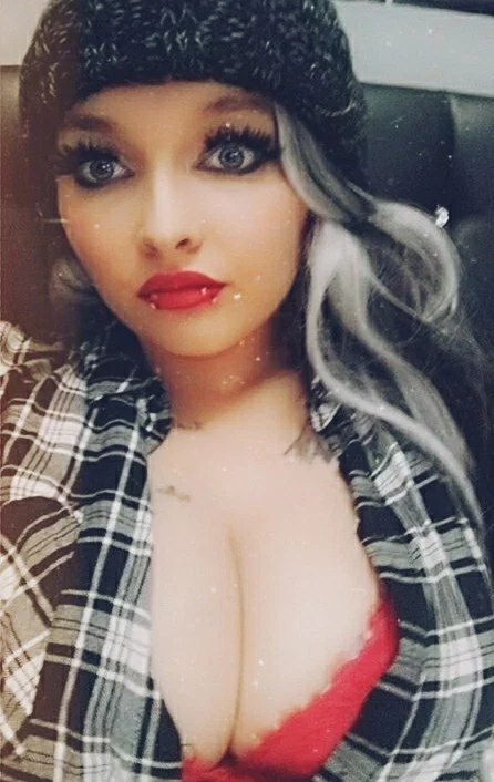 Trashy-busty-alt-bitxh