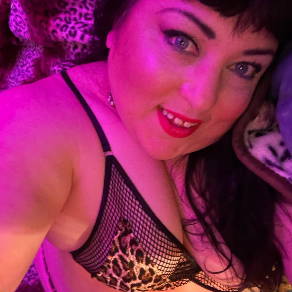Lucy Loves Lingerie's avatar