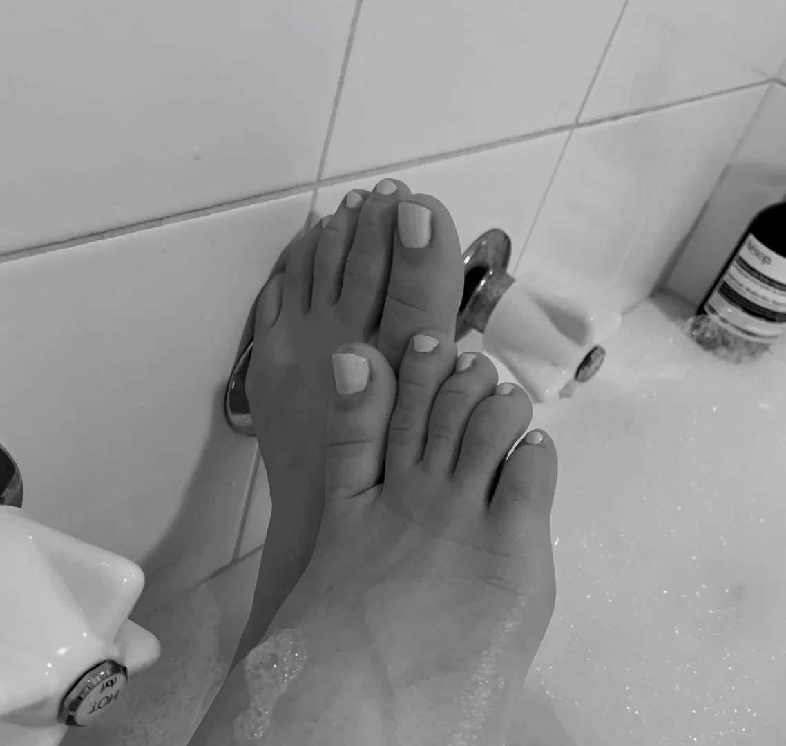 Isabella’s Model Feet & Legs profile banner