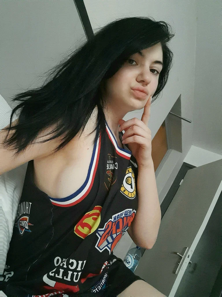 Mia Kralj's avatar