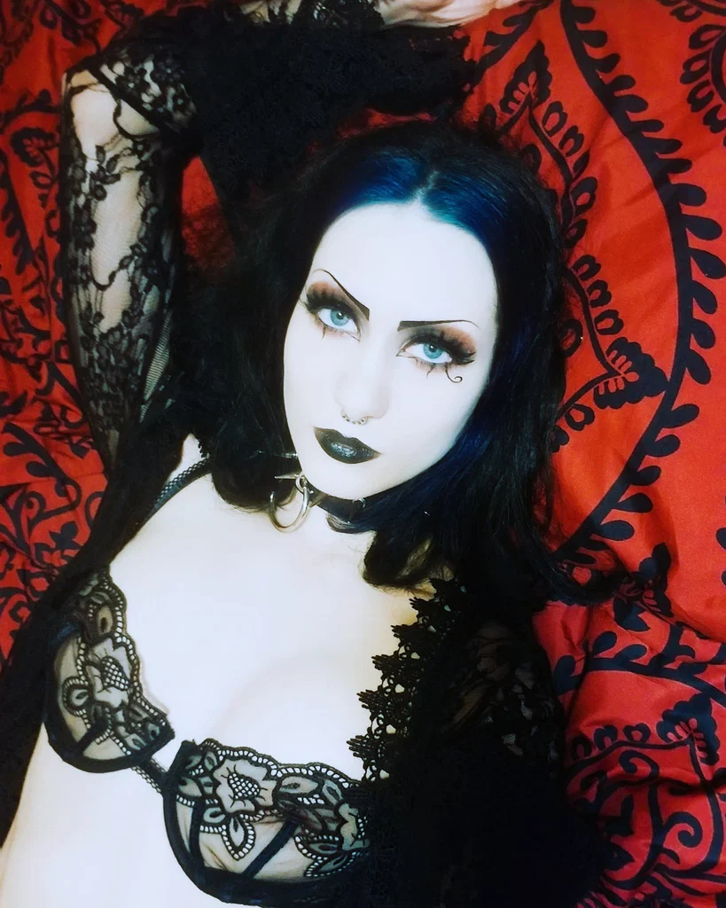 VenusTheVamp 🌙🥀's avatar
