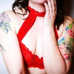 Nikki Elizabeth