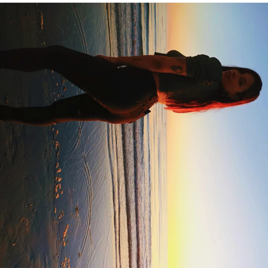 Brunette profile banner