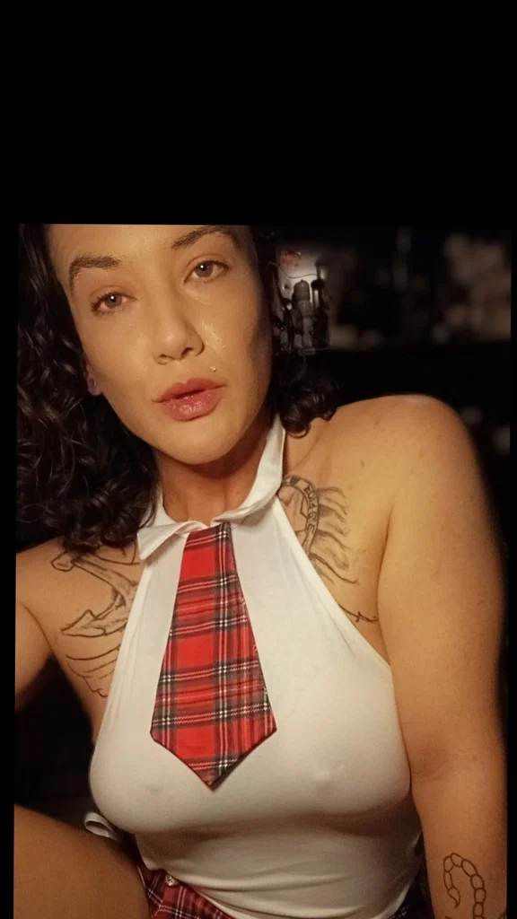 QueenKarnage🖤's avatar