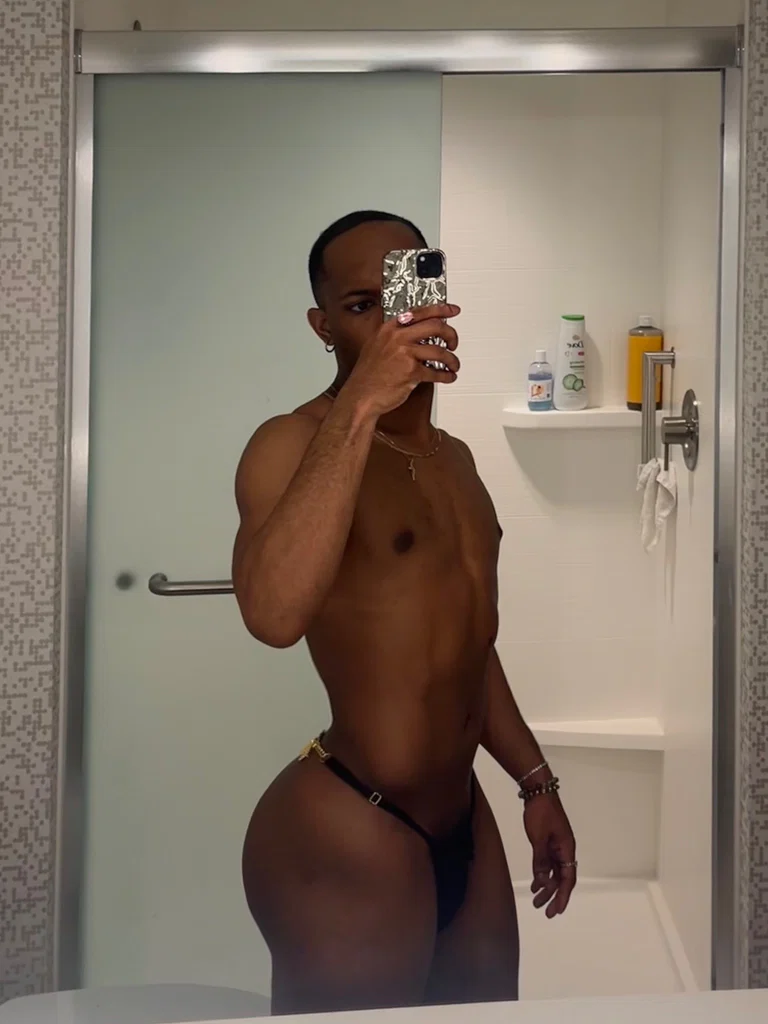 Hillary Banks🥂