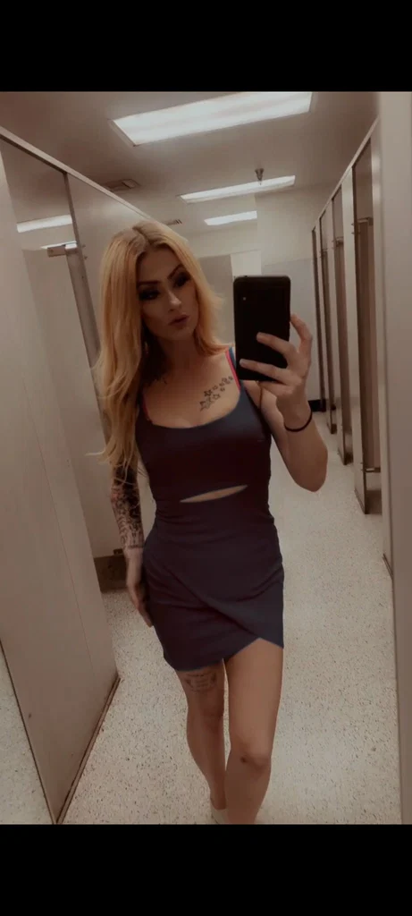 Elizabeth's avatar