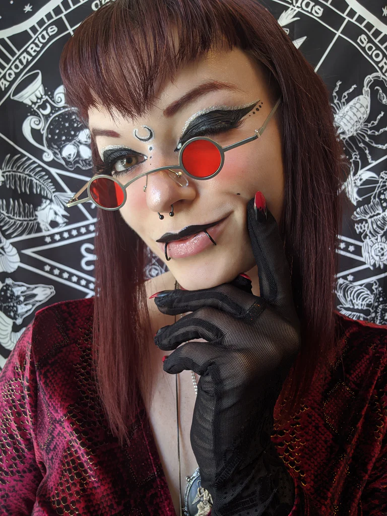 Bee's Cosplay's avatar