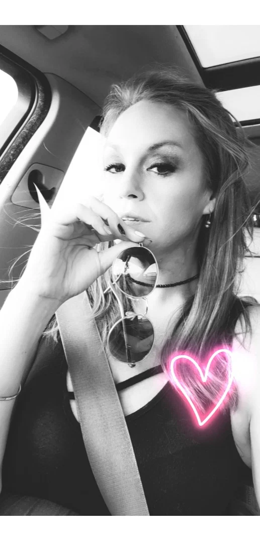 Leslie Paige profile banner