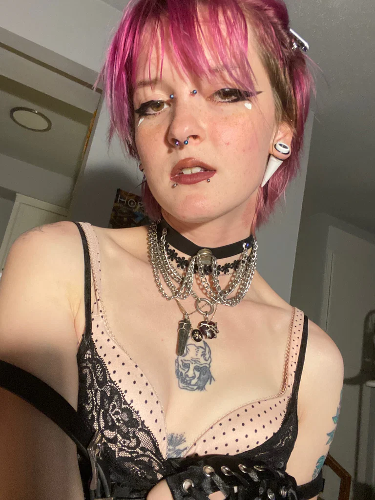 Erie Fern 🖤's avatar