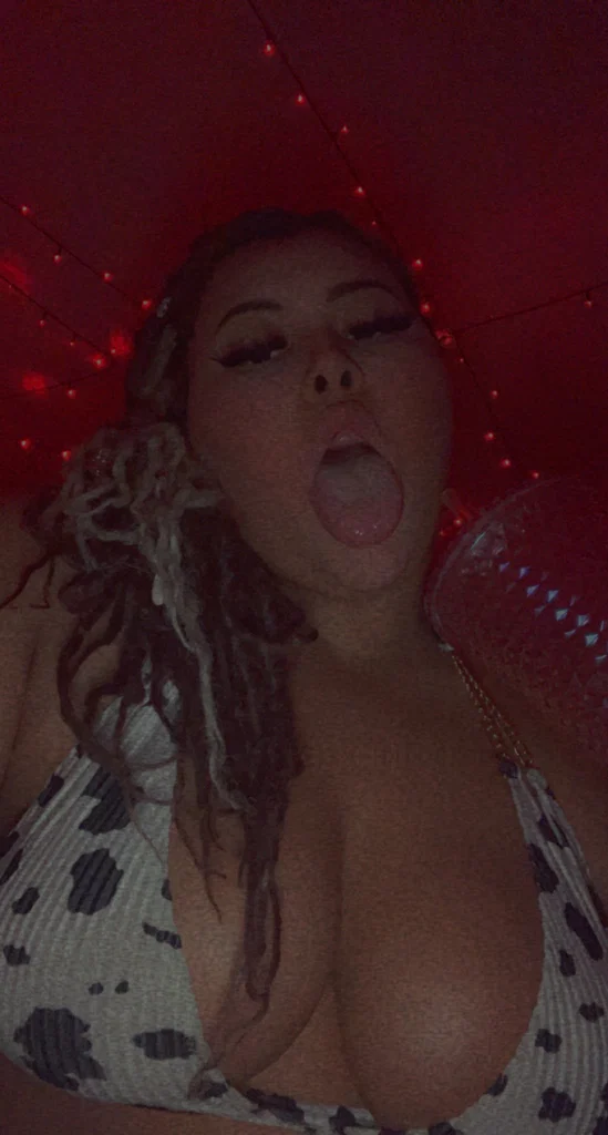 Adore 💜's avatar