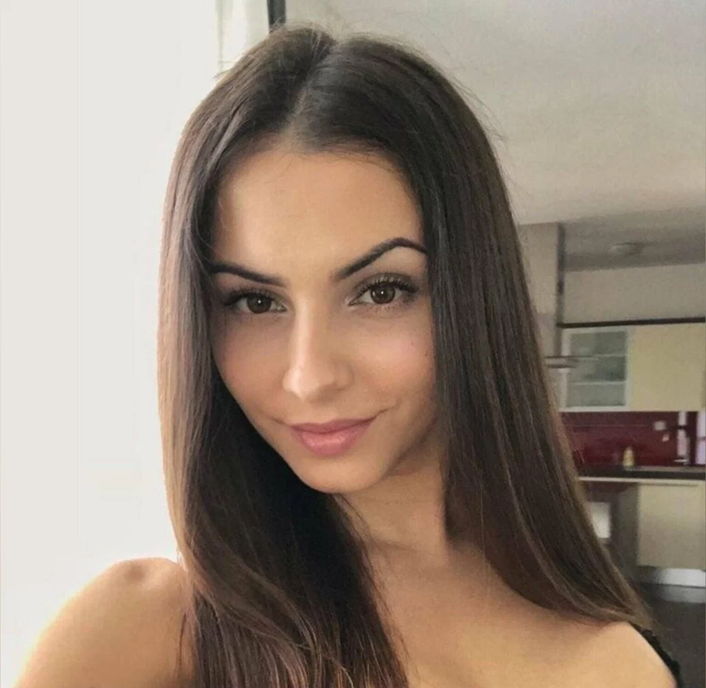 Caroline Spark's avatar