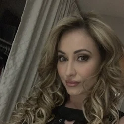 Eva Notty's avatar