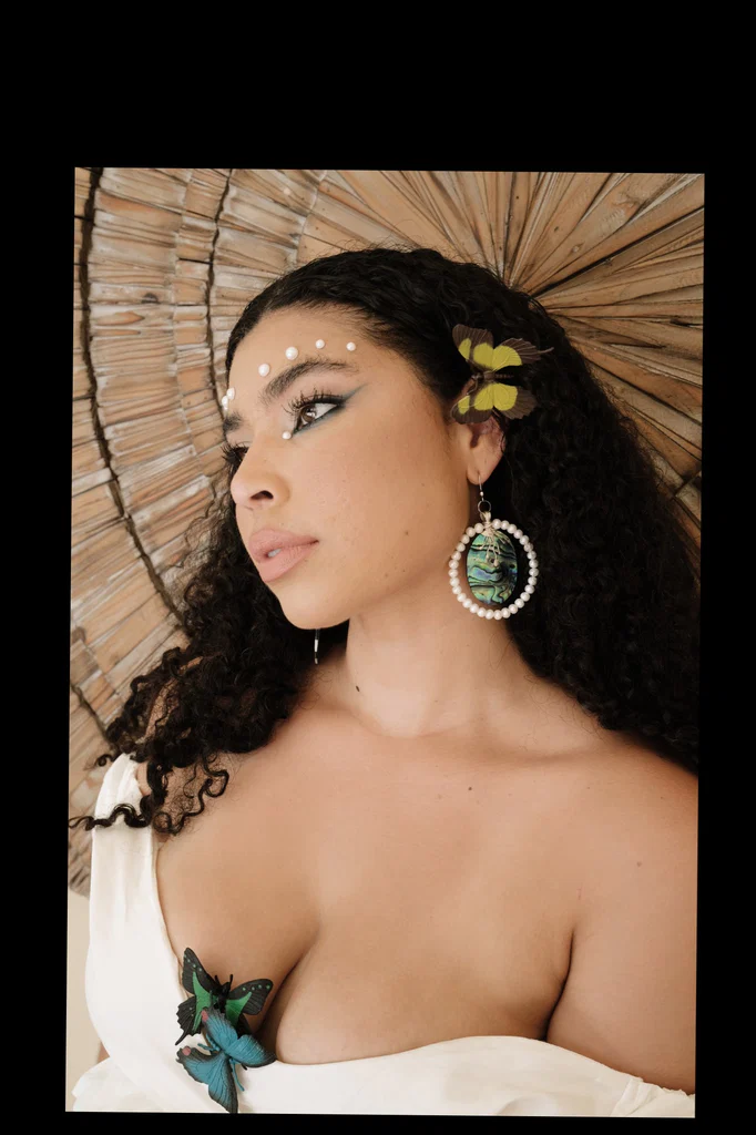 Alluring Anika's avatar
