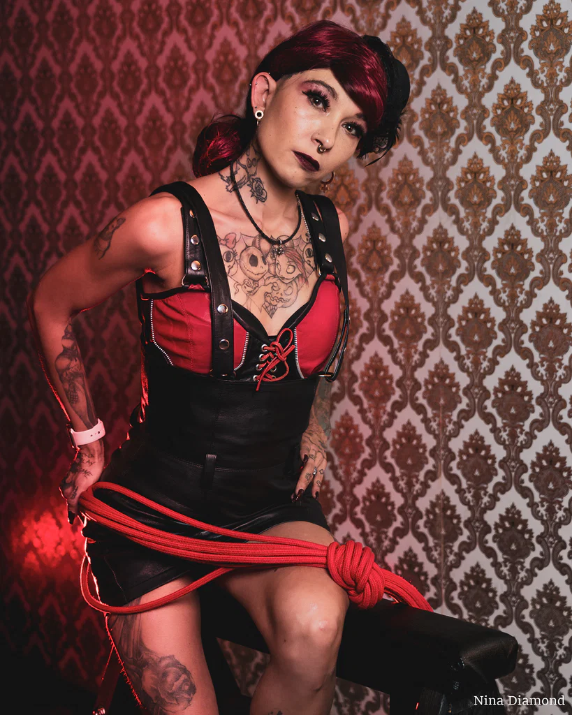 Mistress Nina Diamond's avatar