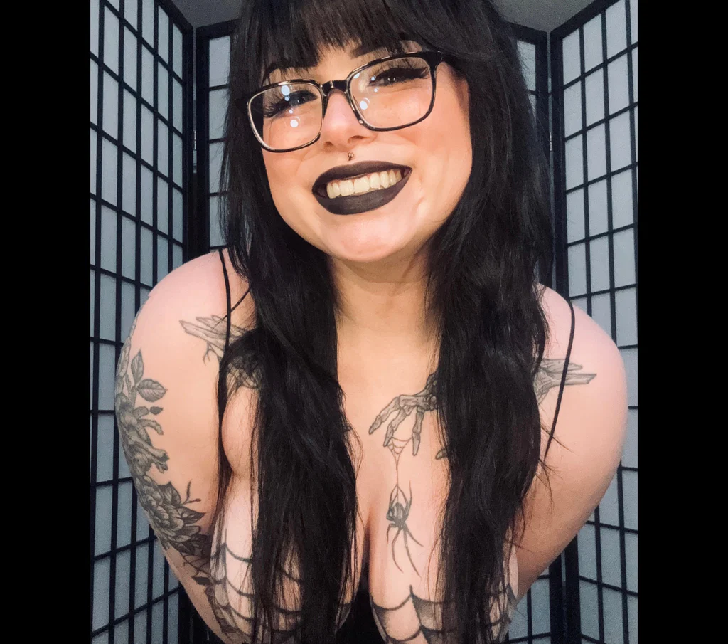 Your Favorite Goth Slut 🖤's avatar