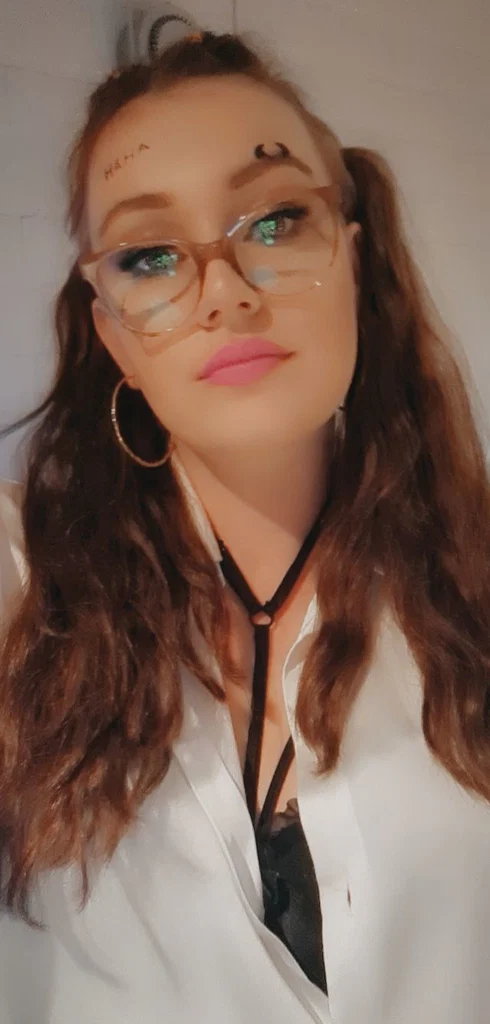 Curvyaurely's avatar