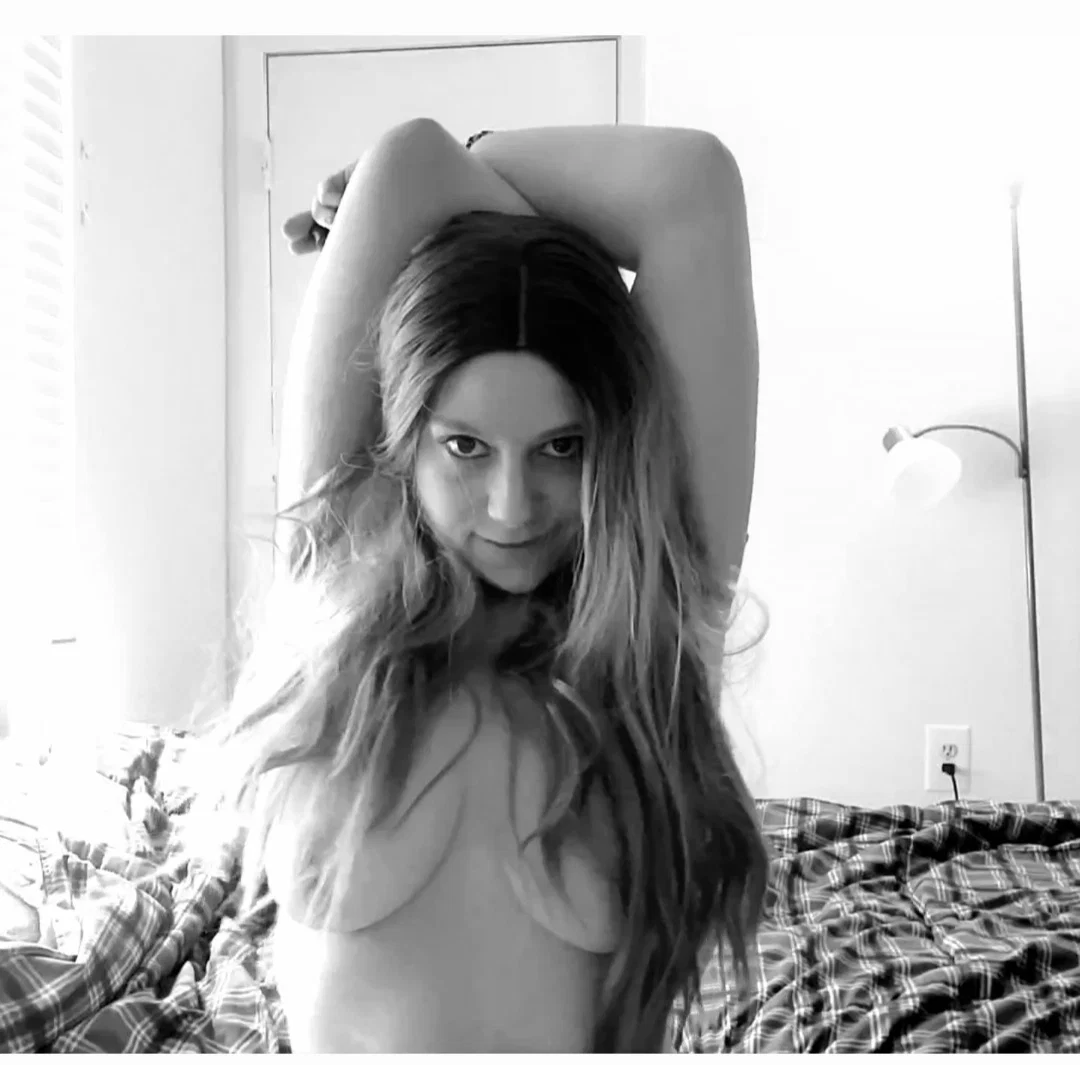 Ariel Monroe profile banner