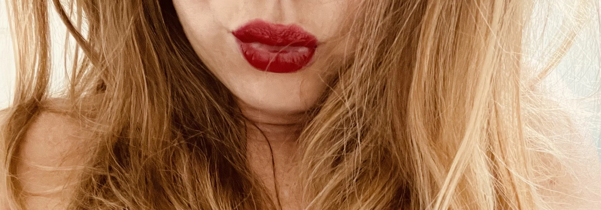 NextdoorHousewifeFree profile banner