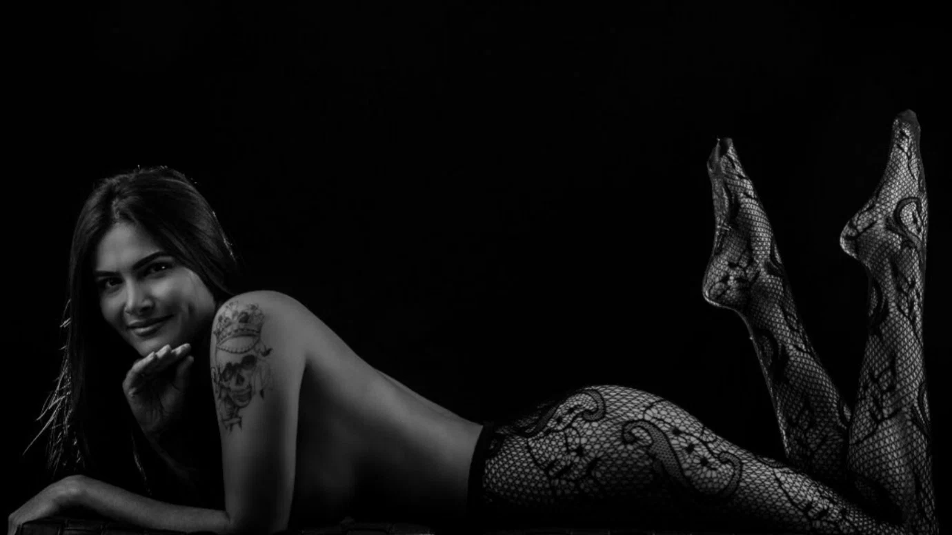 Silky Julie VIP profile banner
