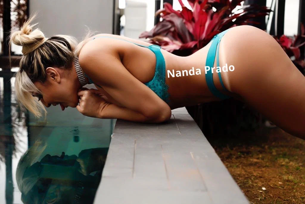 Nanda Prado profile banner