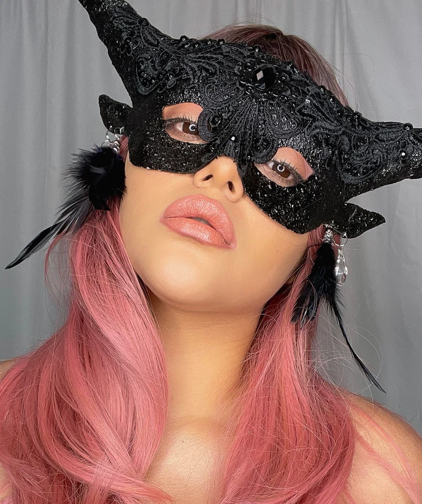Isabella Vega's avatar