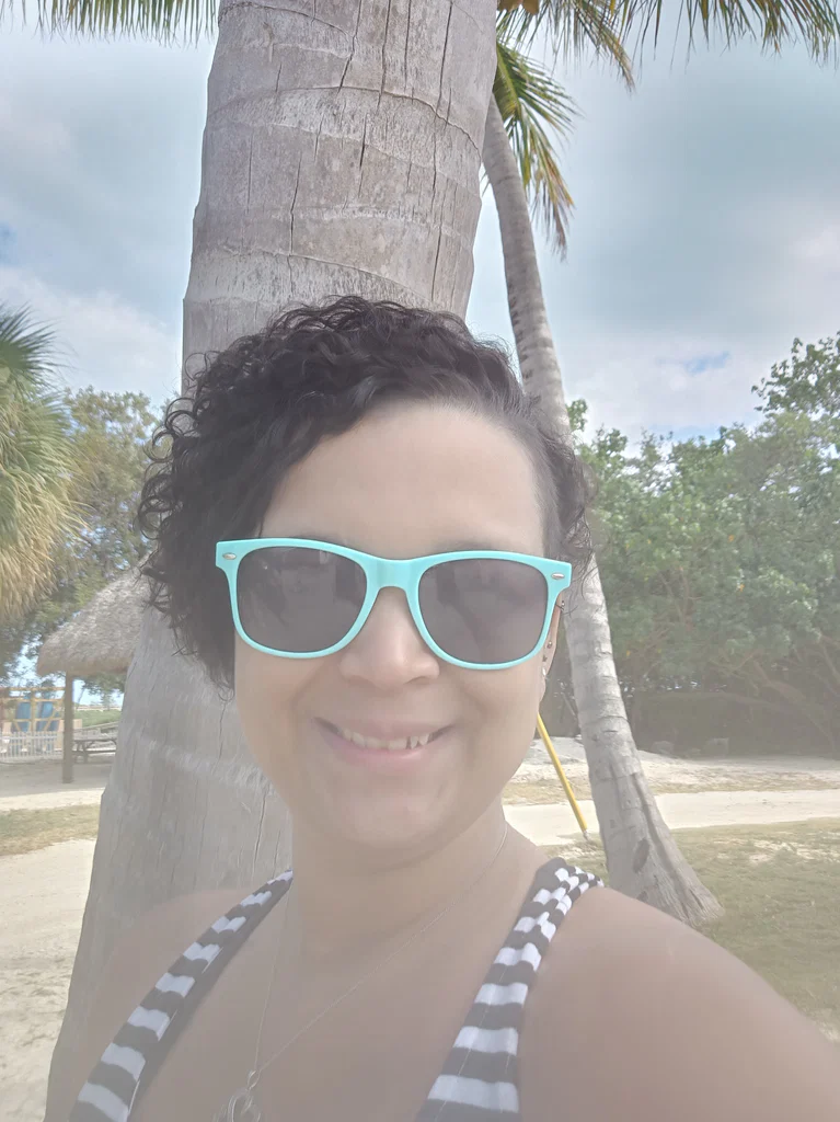PrettyCurvyLady's avatar