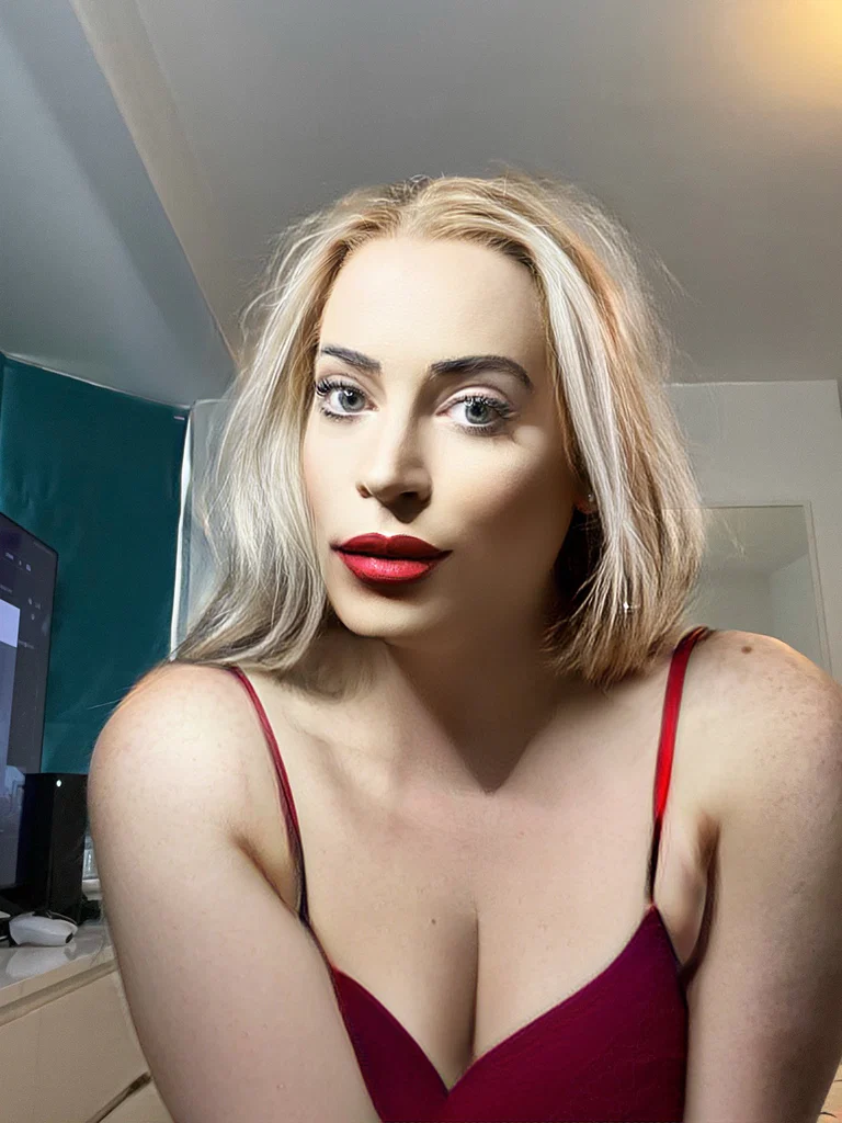 Mistress Emily's avatar