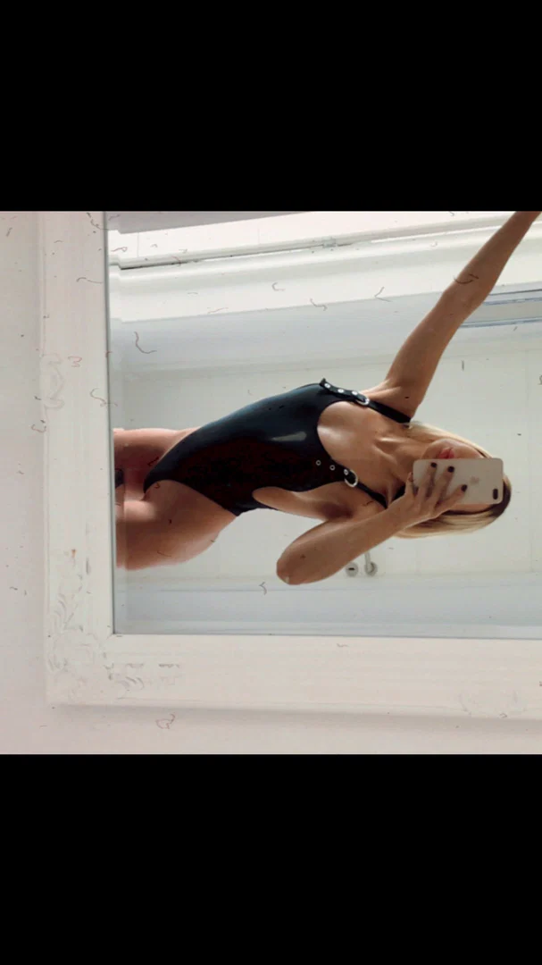 Carla zeida profile banner