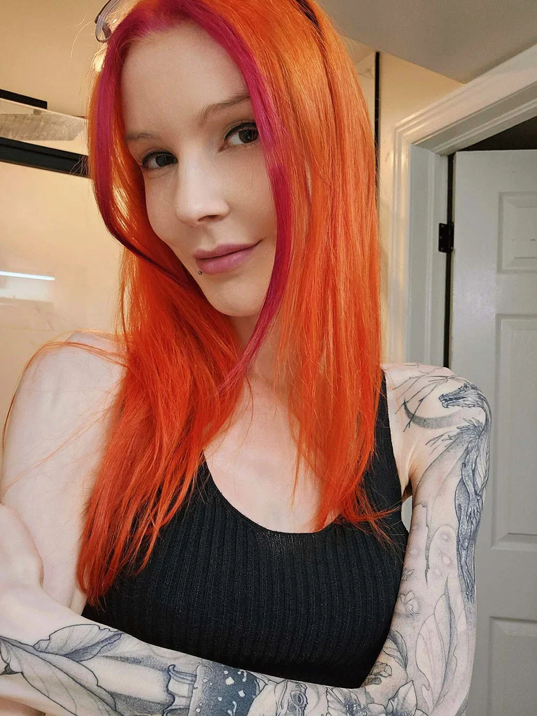 Ruby Soho 🇨🇦 Busty Nerd 💦 creator profile