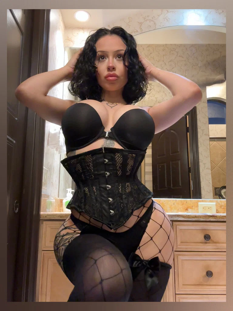 URFAViNTERN3TGIRLFRIEND's avatar