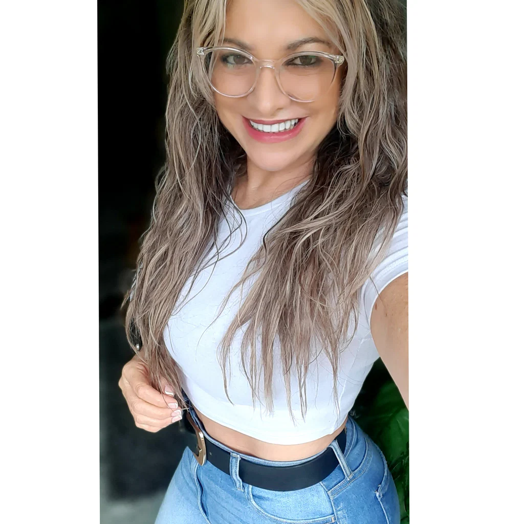 sharom's avatar