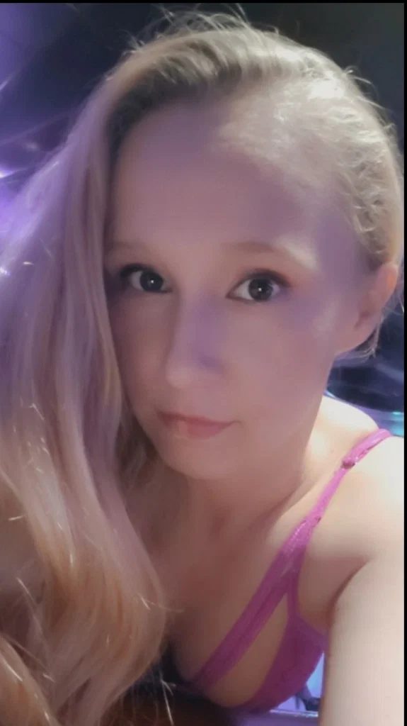 Elaina Marie's avatar