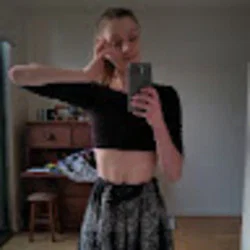 Larissa Dessiree's avatar