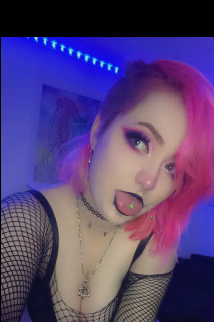 Roxxi🖤's avatar