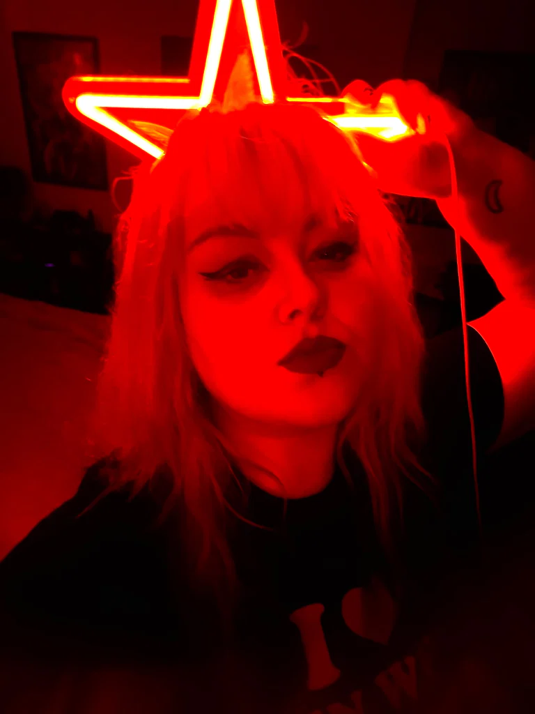🥀 𝕸𝖎𝖘𝖘 𝕰𝖑𝖑𝖊 🥀's avatar