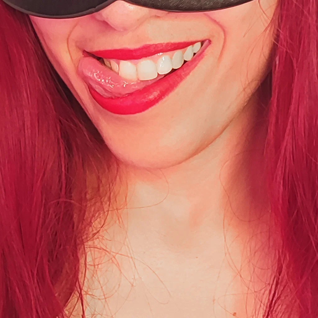 Amazing Red Girl's avatar