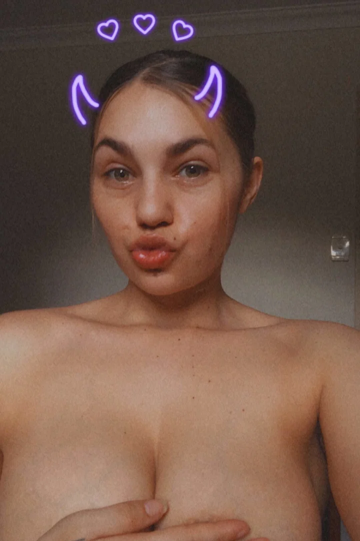 Leyla honey profile banner