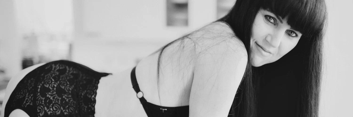 Hotwife Nin profile banner