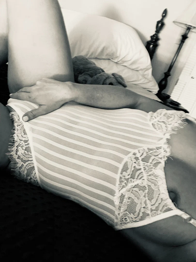 Athletic Nude Chic profile banner